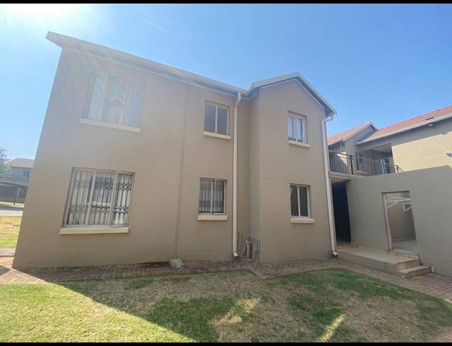 2 BEDROOM APARTMENT FOR SALE IN WILLOWBROOK